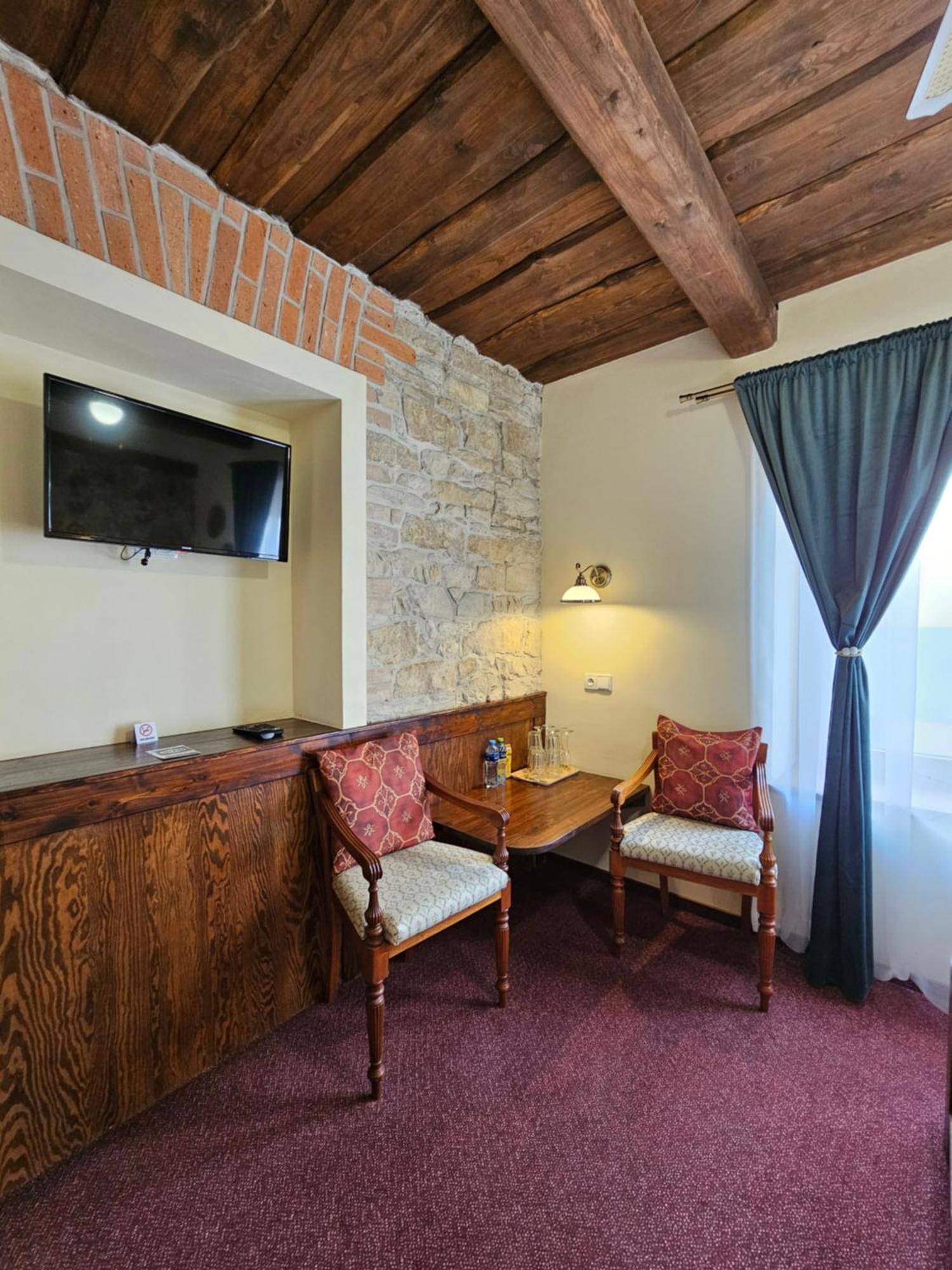 Hotel Galerie Роуднице-над-Лабем Экстерьер фото